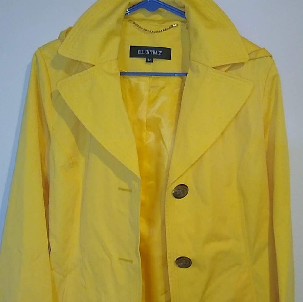 Ellen Tracy yellow trenchcoat
